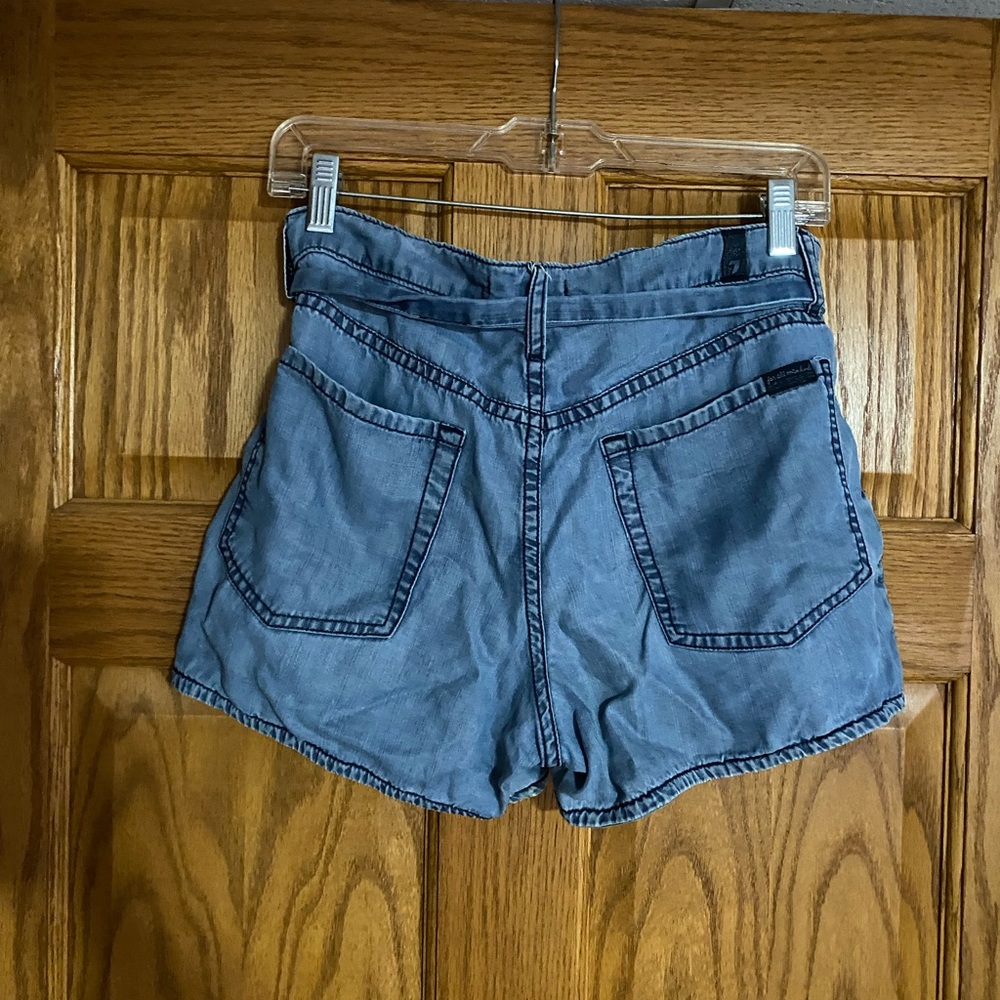 7 For All Mankind pleated shorts light denim Shorts Size 28” Waist - Picture 3 of 10